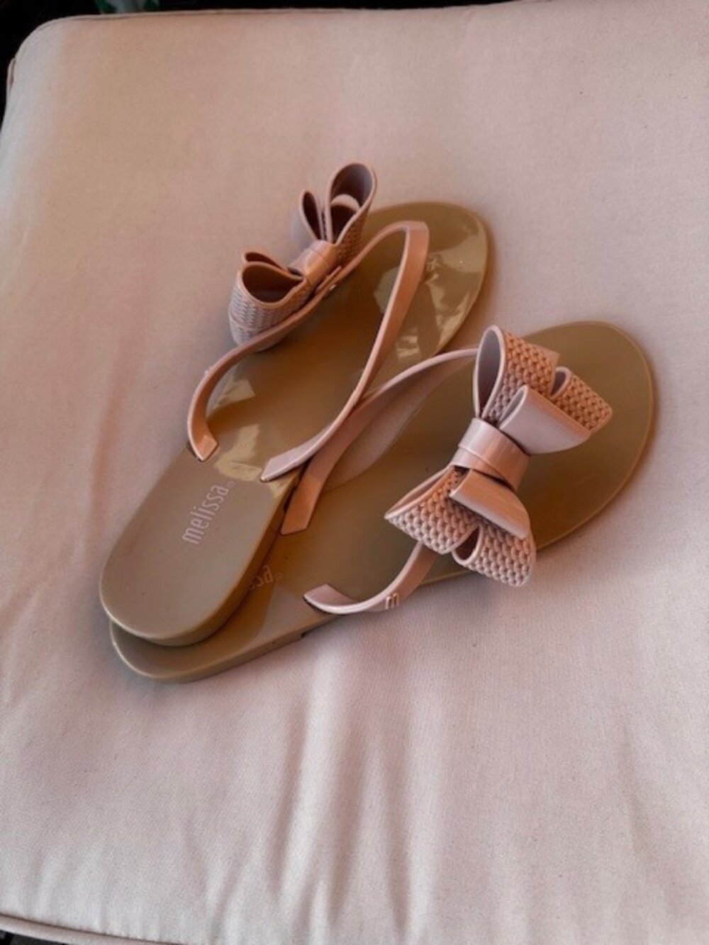 Melissa Harmonic bow flip flops, size 7, excellent condition,NEW, pink/beige